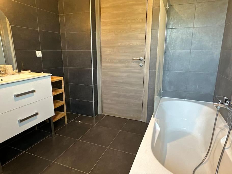 5 Min Des Plages - Appt 2 Chambres A Casa Bella Люссиана Экстерьер фото